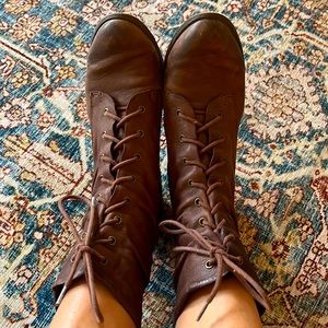 Guess brown lace up boots - size 9